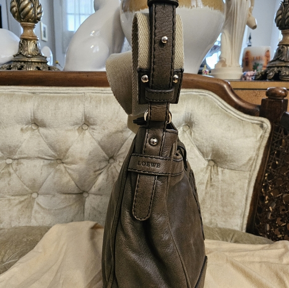 Authentic Loewe anagram Unisex messenger bag ,guitar adjustible  strap - Picture 6 of 12